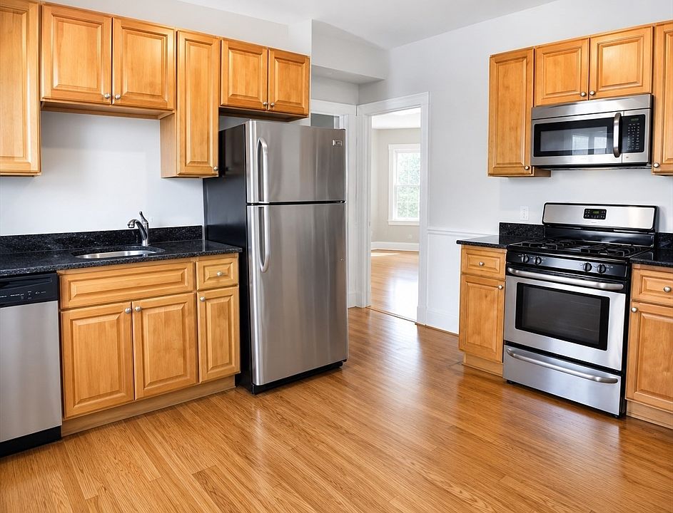 1st image of 102 Saxton St #3