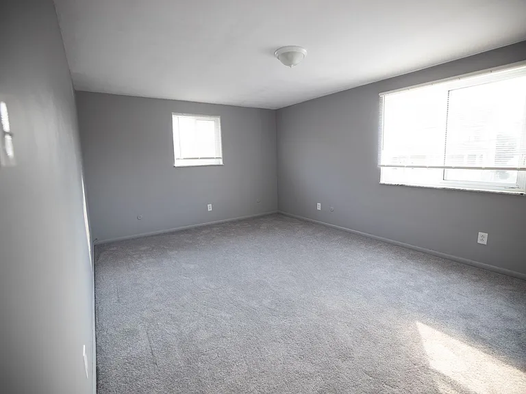 1101 Broadway Ave — Photo 12