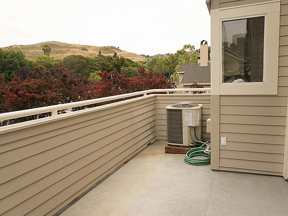 4th image of 367 Malibu Dr