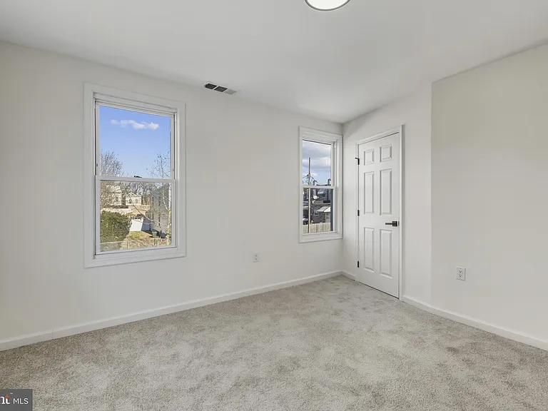 507 Washburn Ave — Photo 15