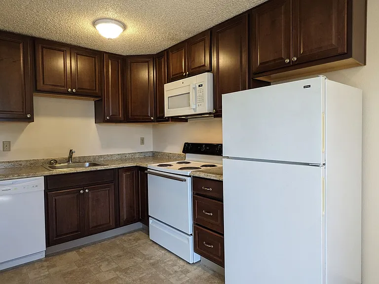 Chelsea Manor Apartments — Photo 58
