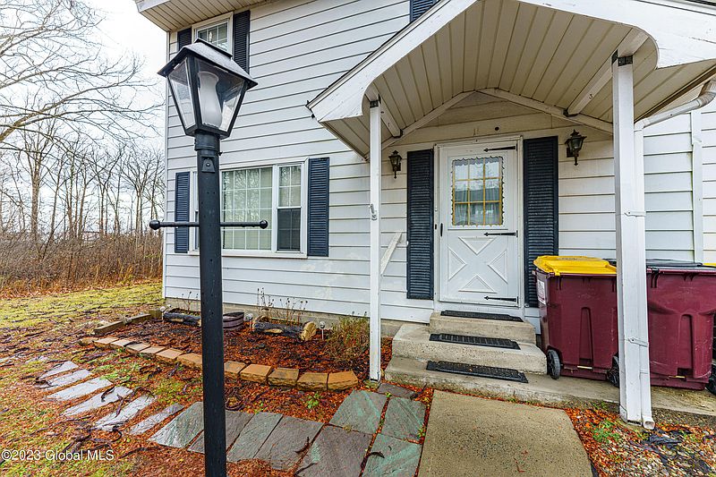 3rd image of 11 Mountain Dale Court
