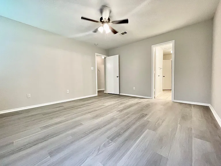 5723 Wandering Creek Dr — Photo 6
