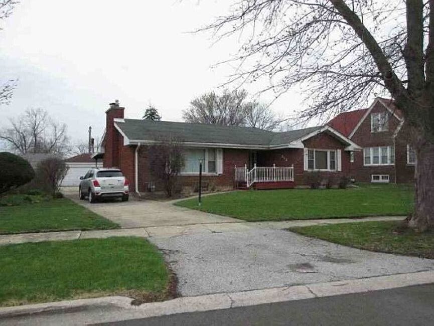 2nd image of 212 Country Club Rd