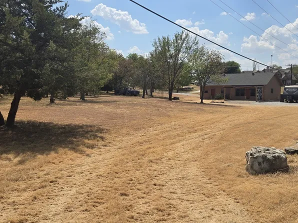 139 Pecan Dr, Gainesville, TX 76240