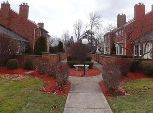 68 Georgian Ln, Williamsville, NY 14221
