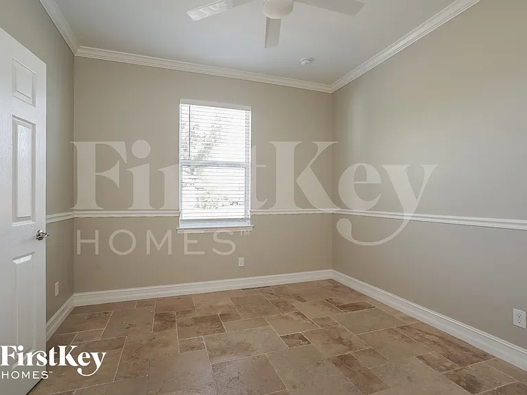 4116 SW 16th Pl — Photo 11