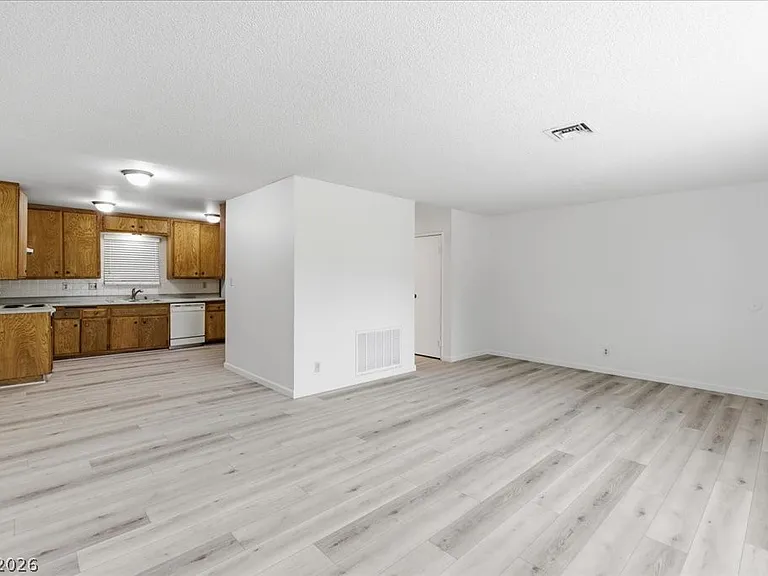 210 Greenbriar Townhouse Way — Photo 4