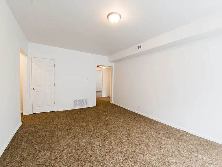 1101 N Lawler Ave — Photo 11