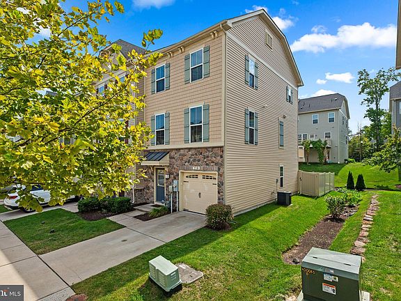 3rd image of 719 Apple Orchard Dr