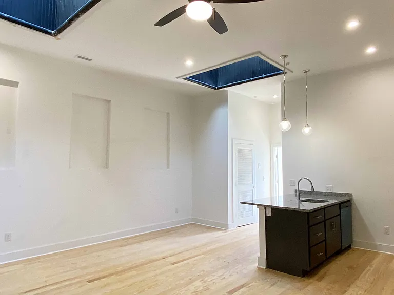 1718 E Main St — Photo 3