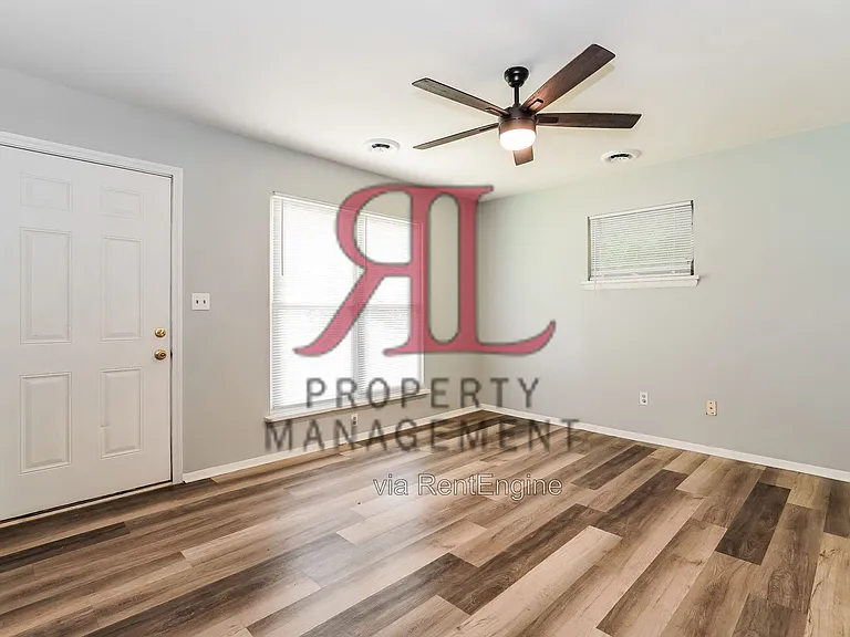1662 Hillcrest Ave — Photo 4