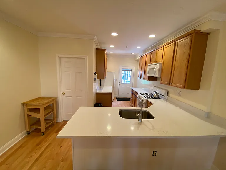 634 Keefer Pl NW #1/2 — Photo 3