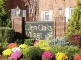 7337 260th St, Glen Oaks, NY 11004