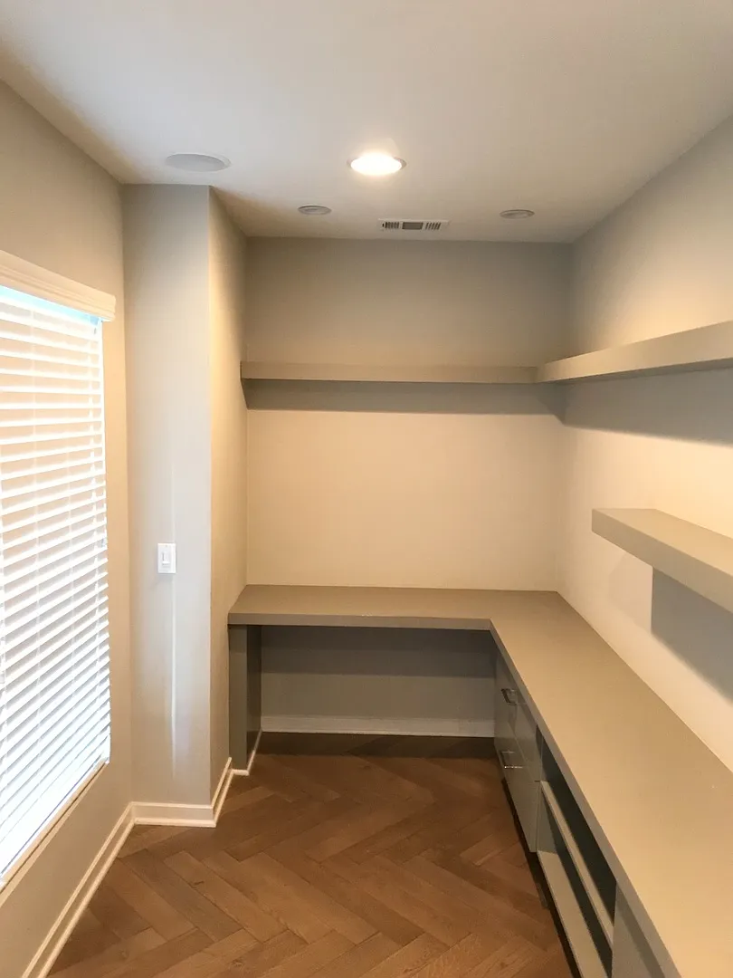 Spacious Hollywood Townhome with 2 Master Suites & Direct-Access Garage & Private Rooftop Deck — Photo 4