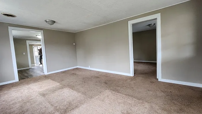 401 Grande Avenue Ext — Photo 2