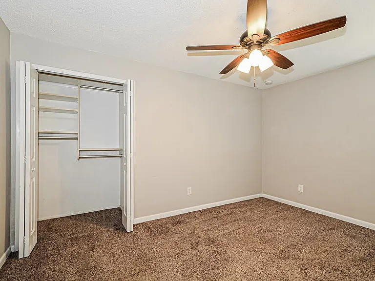 1096 Manigan Ave — Photo 13