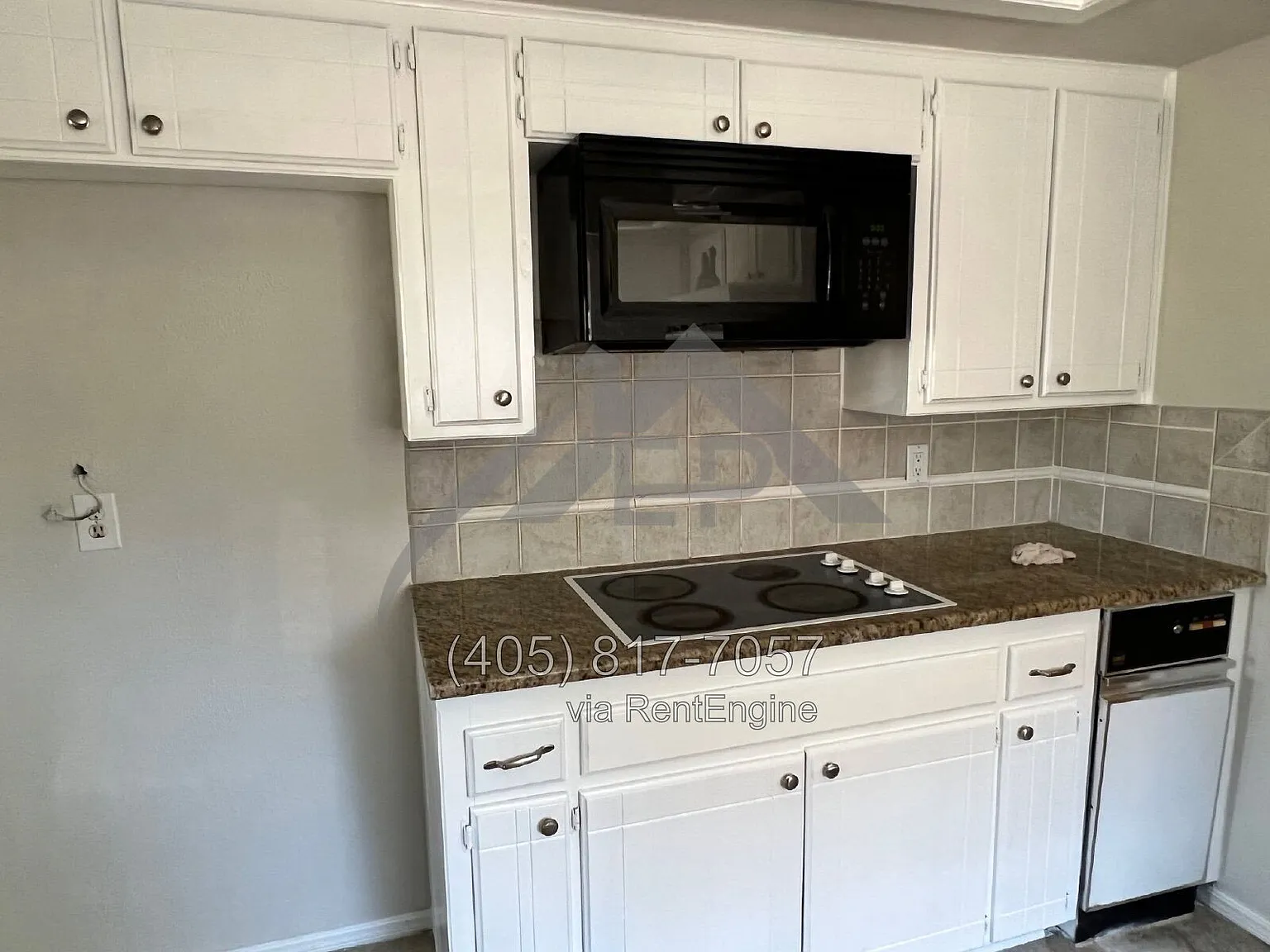 3 bed, 2.0 bath, 2424 sqft, $1,795 — Photo 2
