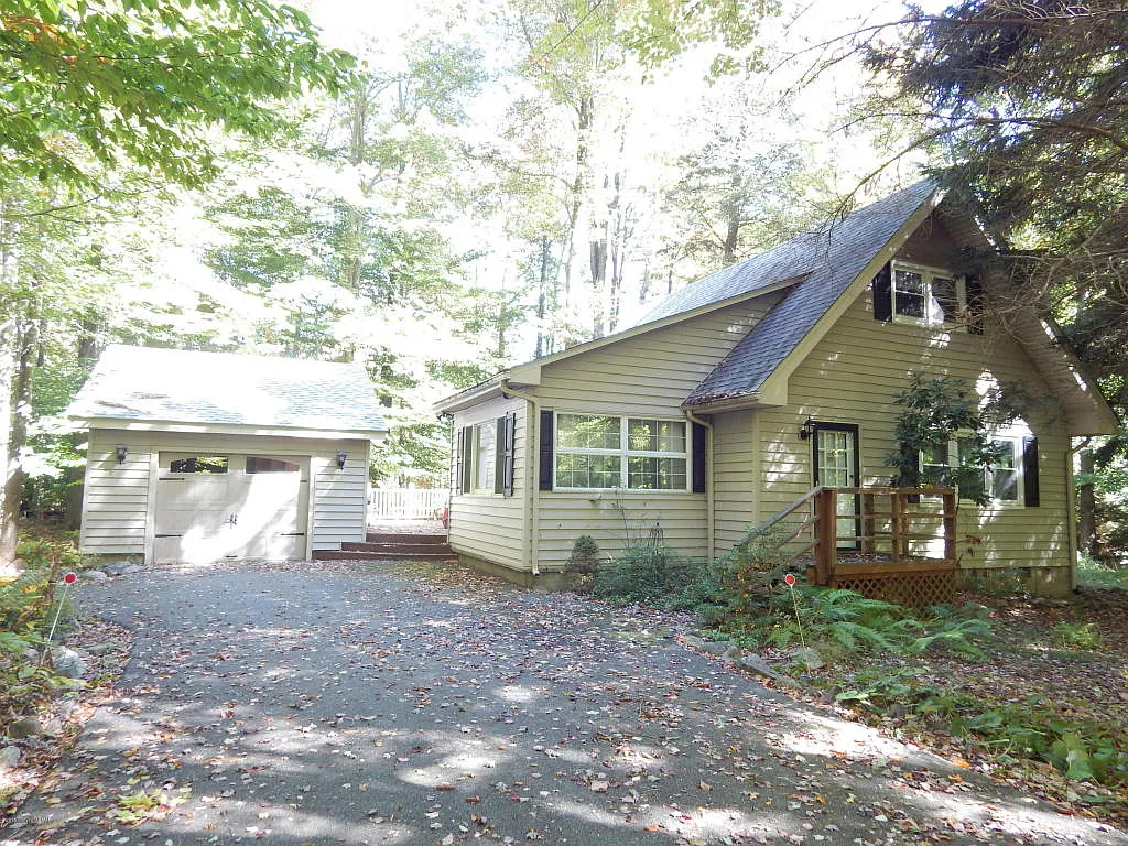 122 Sweet Briar Rd photo 1