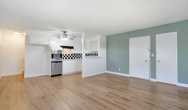 11725 Gilmore St #6 — Photo 3