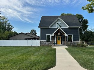 719 E Washington St, Winterset, IA 50273