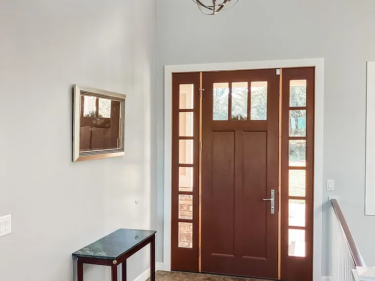 220 Meadow Woods Dr — Photo 3