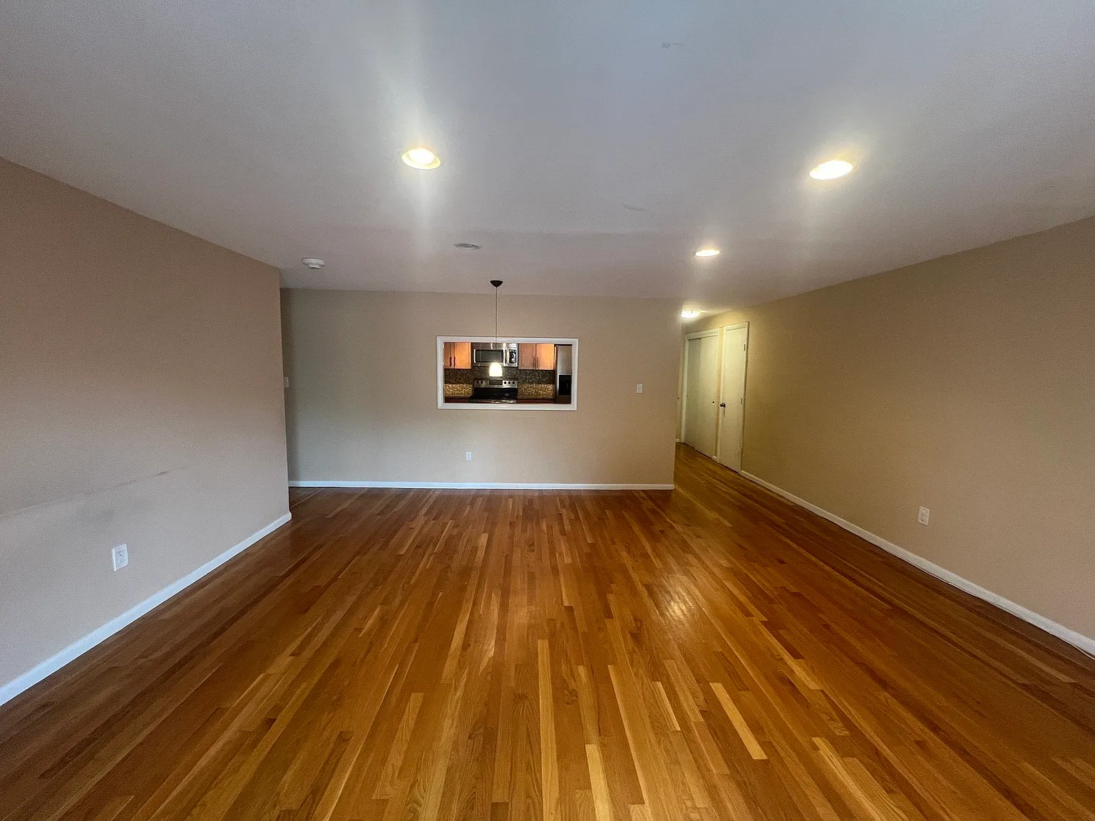 2 bed, 975 sqft, $2,900 — Photo 4