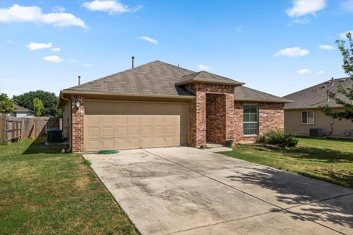3 bed, 2.0 bath, 1476 sqft, $1,746 — Photo 3