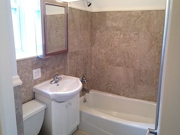 4th image of 555 W 231st St