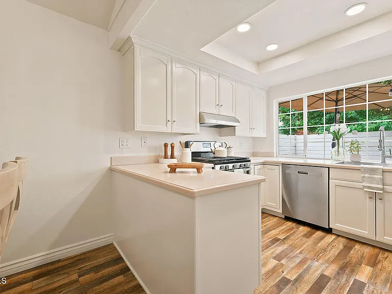 664 Holly Ave — Photo 12