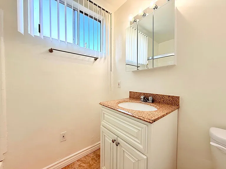 1376 N. Serrano Avenue — Photo 13