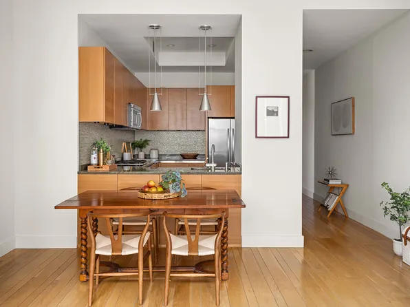 49 East 21st Street image 4 of 11