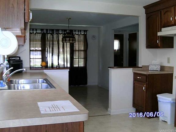3rd image of 25 Aurora Dr