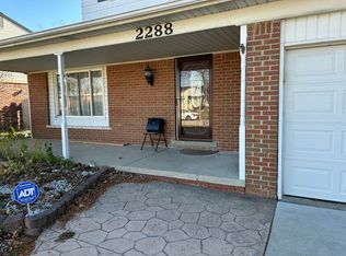 2288 Paris Dr, Troy, MI