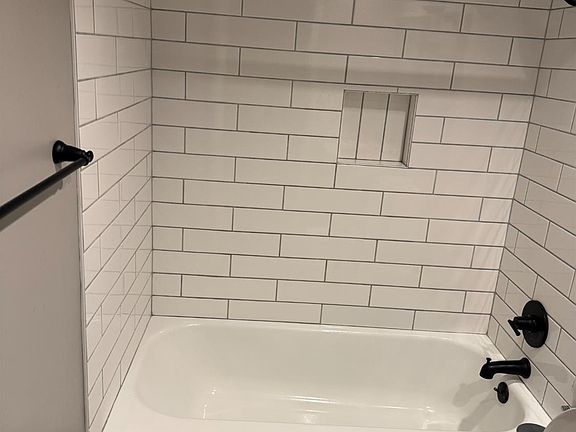 5th image of 967 Harrogate Ct