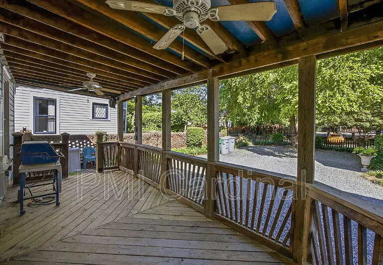 523 N Pine St — Photo 25