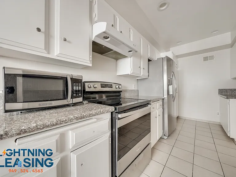 815 S Shenandoah St #302 — Photo 1