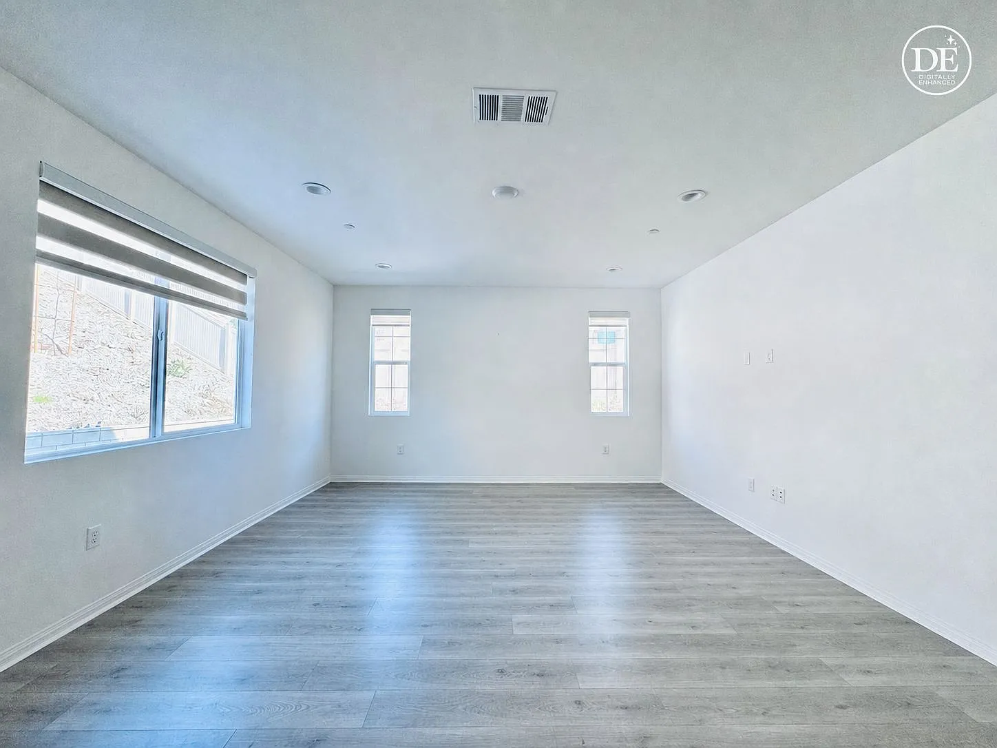 5 bed, 3040 sqft, $4,000 — Photo 2