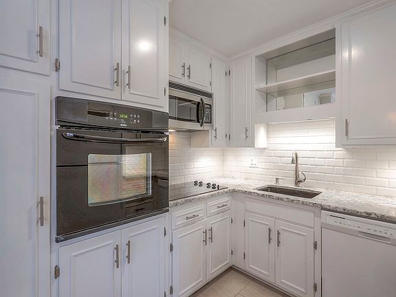 2nd image of 8377 Somerset Dr