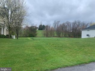 6263 Oak Leaf Ln N, Fayetteville, PA