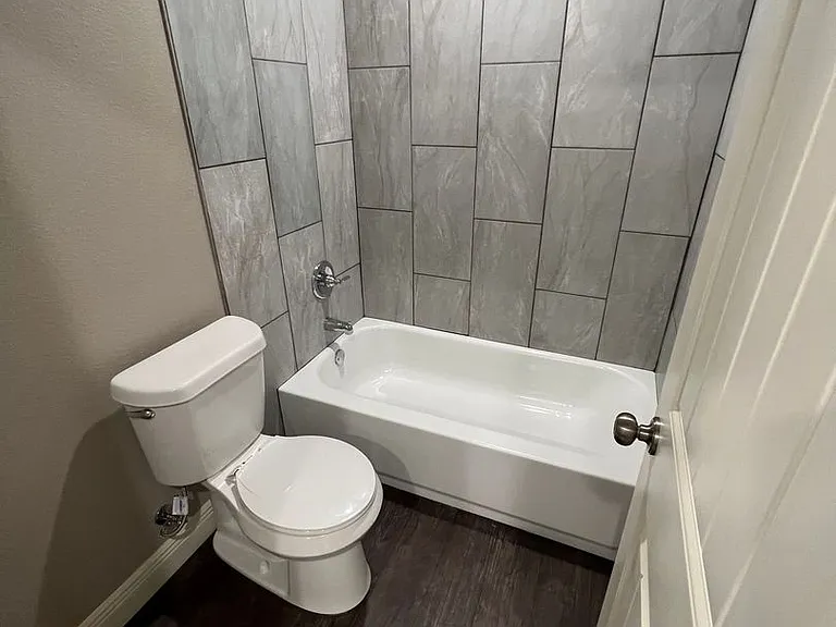9004-9006 Sandra Way — Photo 6