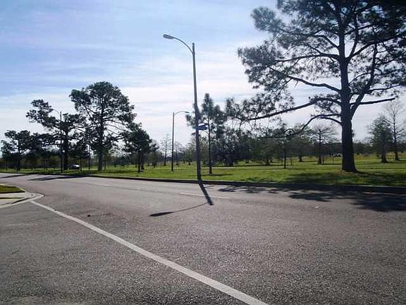 5th image of 1037 Robert E Lee Blvd