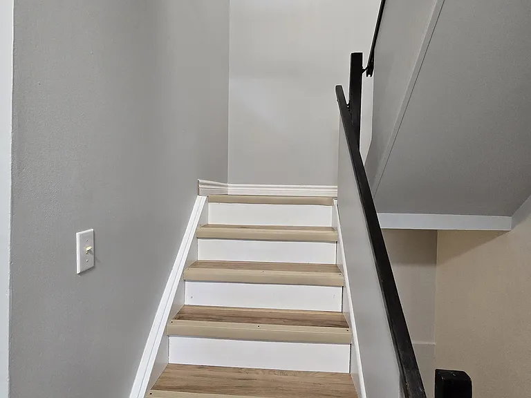12 Pearl Cres #3 — Photo 1