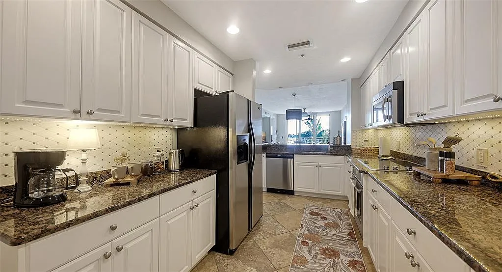 2 bed, 2.0 bath, 1758 sqft, $5,500 — Photo 3