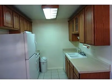 Building Photo - 501 Golden Cir