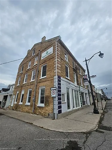 441 Main St S Photo 1