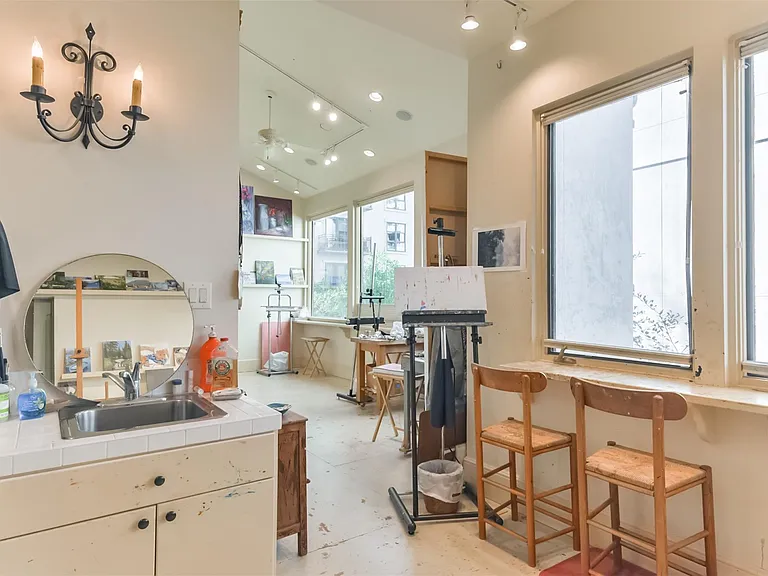 2712 Ferndale St — Photo 34