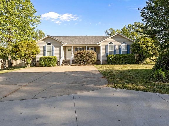 2nd image of 1013 Gibbs Rd