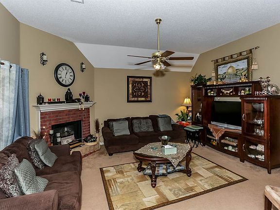 3rd image of 7090 Country Walk Dr