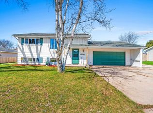1076 Goss Ave, Menasha, WI 54952